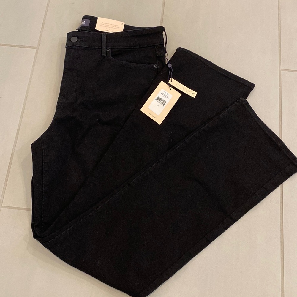 Love this Brand! NYDJ. Black comfy jeans! New